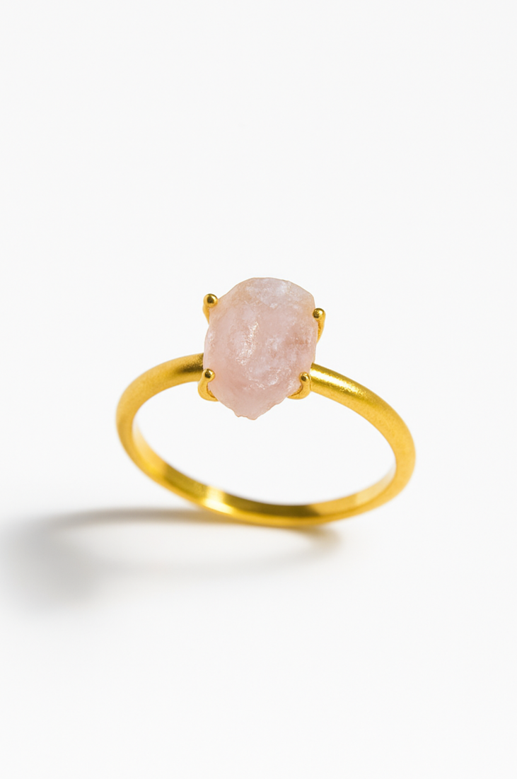 PRSTEN SE SUROVÝM RŮŽENÍNEM - minimalistický